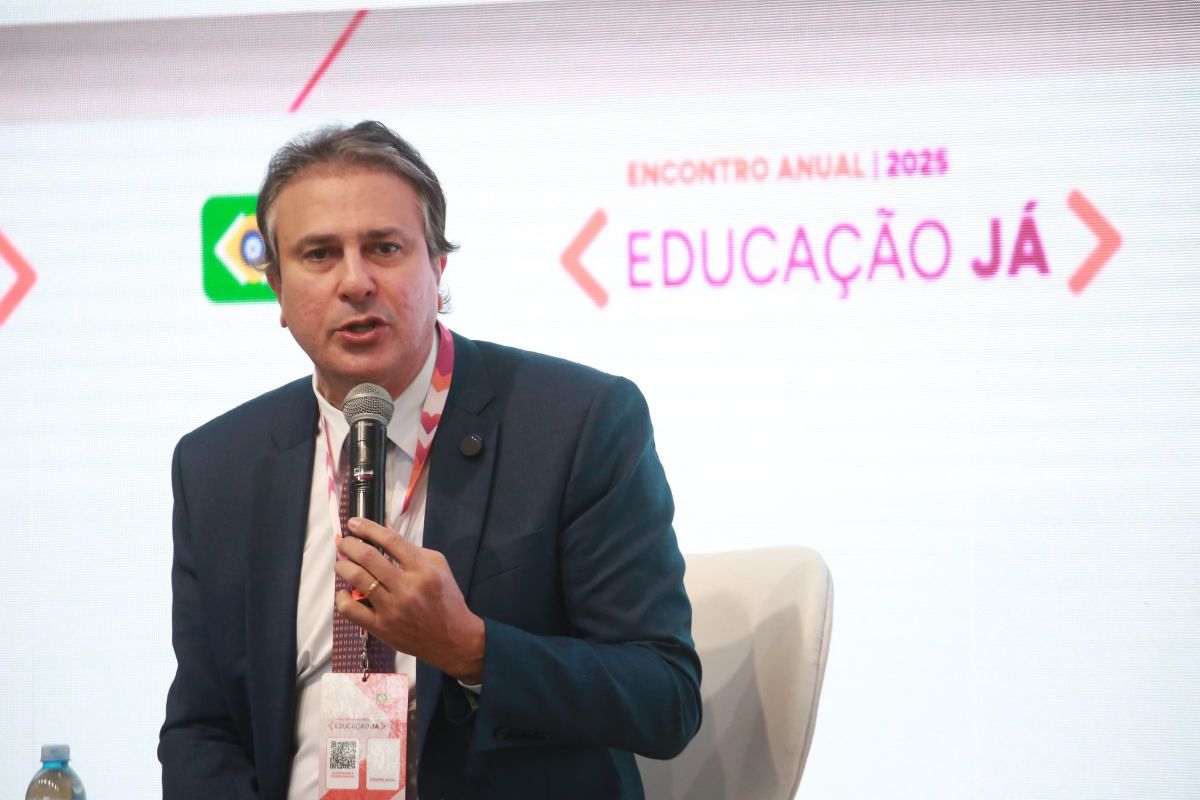 Camilo Santana analisa dados da PNAD Educação 20241749872029.jpeg