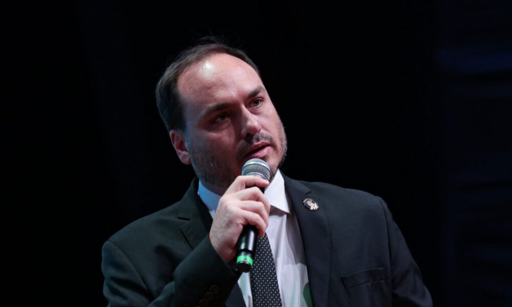 Carlos Bolsonaro ironiza investigação da Abin Paralela com PF do Lula1750169045.jpeg