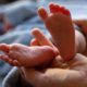 SC: bebê de 5 meses cai de trocador em creche e tem fratura na cabeça1748956285.jpeg