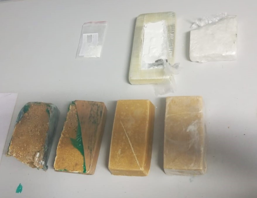 Homem preso com crack e cocaína ao tentar fugir1752430298.jpeg
